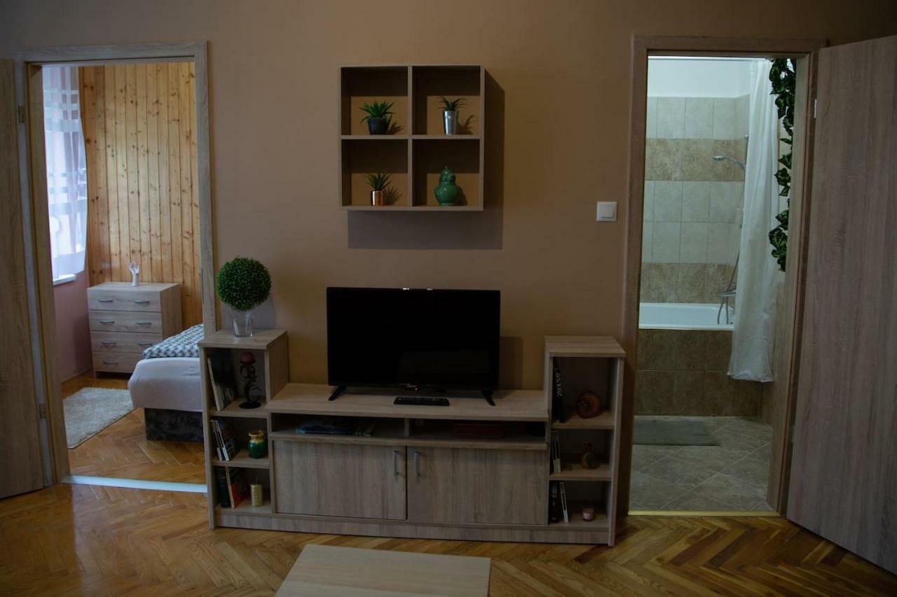 Koroesi Apartman Pécs Exterior foto
