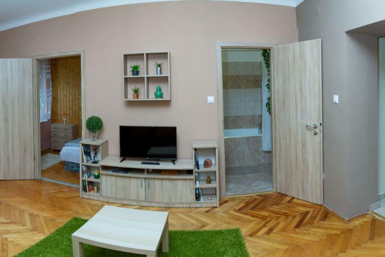 Koroesi Apartman Pécs Exterior foto